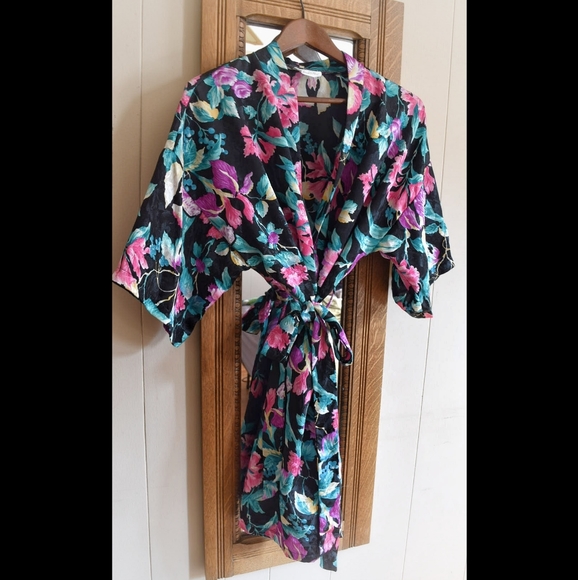 🖤5for30🖤 Retro Golden Girls Tropical Floral Satin robe - Picture 2 of 3